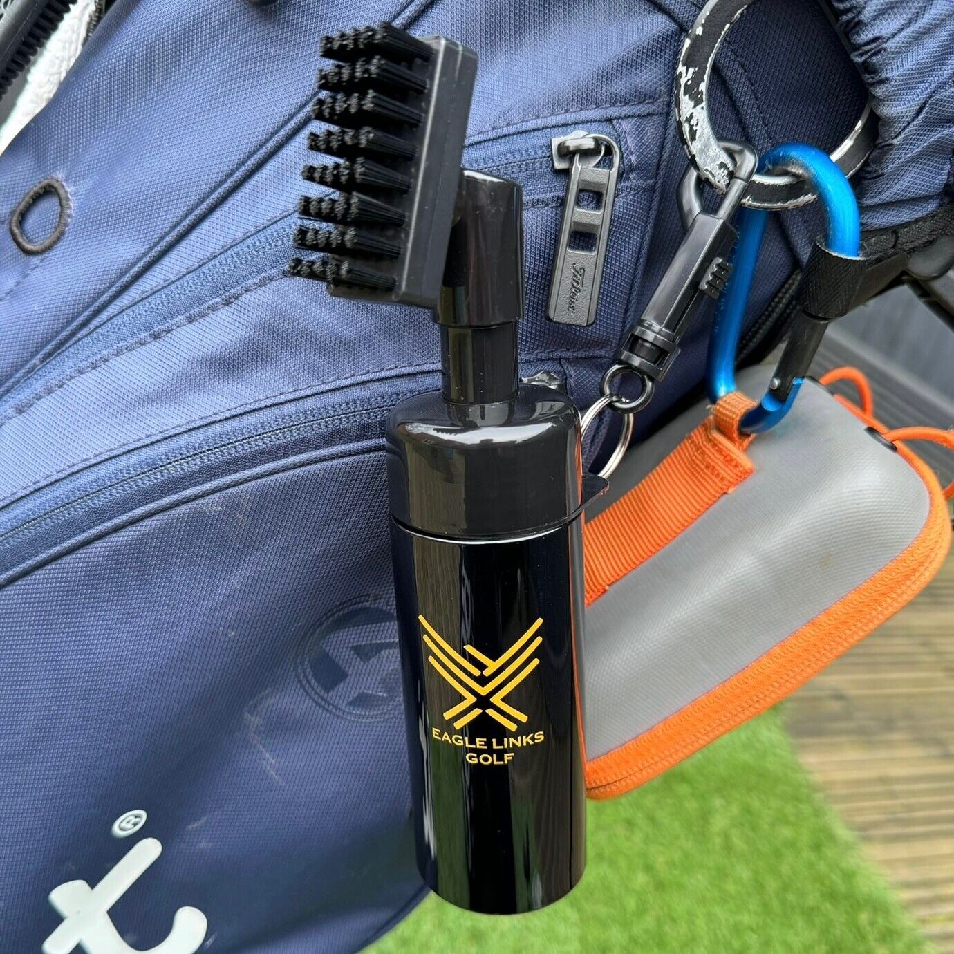 Golf Club Cleaner Brush - Water Cleaner (Black)